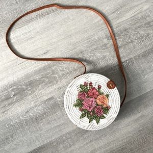 Adorable vintage crossbody or shoulder purse.